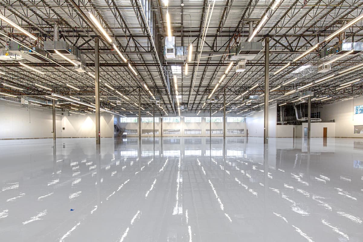 Finished epoxy garage floor in Ottawa with flake system